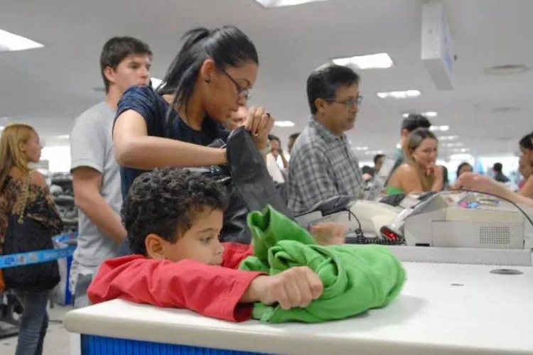 
	Com&eacute;rcio: pontua&ccedil;&atilde;o do &iacute;ndice representa queda de 13,5% na compara&ccedil;&atilde;o com agosto de 2013
 (Renato Araújo/Agência Brasil)