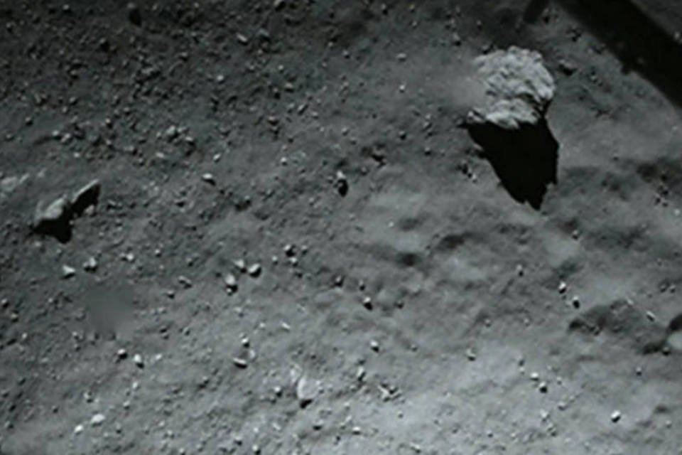 Cometa é rígido como gelo e possui moléculas orgânicas