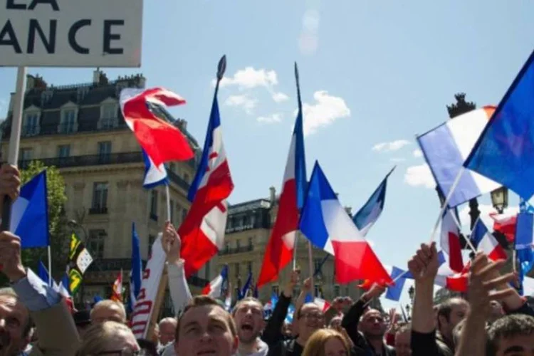Na França, onde os eleitores também irão às urnas no próximo domingo, vários comícios foram realizados nesta terça-feira (Getty Images)