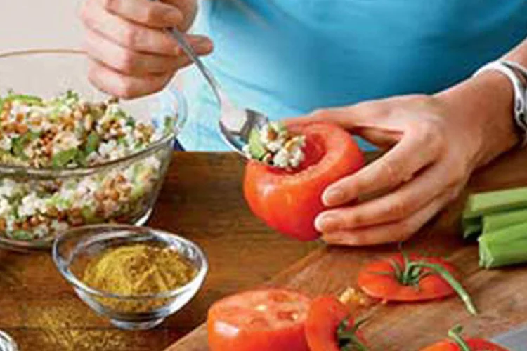 Essas opções de refeições  não precisam ser cozidas, ficam prontas em menos de 20 minutos e têm a dose certa de carboidrato, proteína e gordura saudável para a recuperação após corrida (Michael Maes/Runners World)