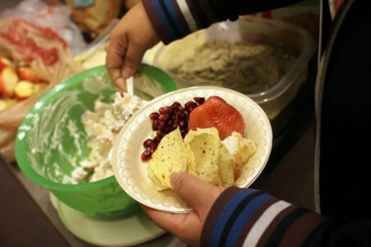 
	Alimenta&ccedil;&atilde;o: jovens comem mais guloseimas que legumes, e tantos alimentos processados quanto frutas
 (©afp.com / John Moore/AFP)