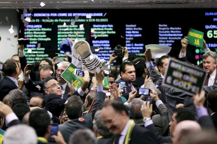 
	Vota&ccedil;&atilde;o da comiss&atilde;o de impeachment da C&acirc;mara que aprovou relat&oacute;rio favor&aacute;vel ao impeachment: mat&eacute;ria ser&aacute; decidida em cerca de 60 horas de debate e vota&ccedil;&atilde;o no Plen&aacute;rio da Casa
 (Ueslei Marcelino/ Reuters)