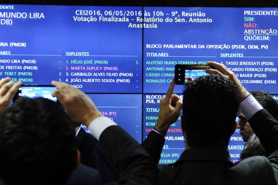 Comissão do impeachment já teve 61h e "bordões" próprios