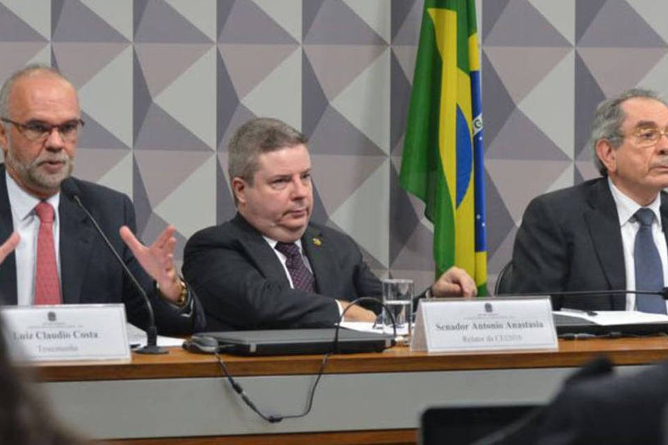Senadores e advogada trocam ofensas em comissão