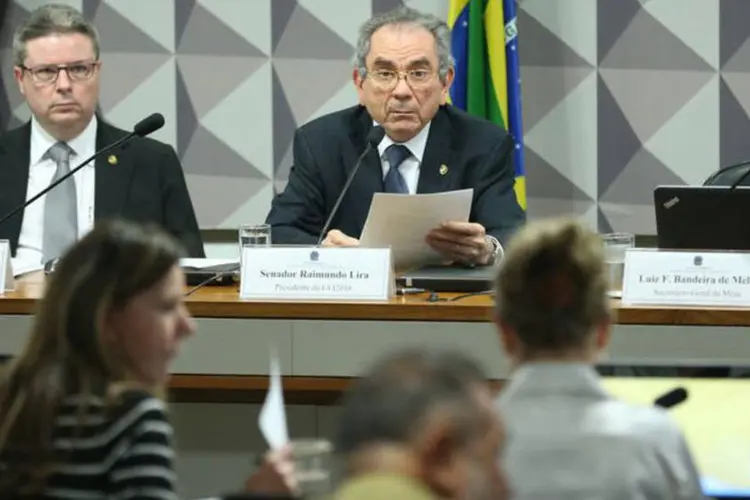 
	Comiss&atilde;o Especial do Impeachment: antes, a comiss&atilde;o ouviu tr&ecirc;s pessoas arroladas pela defesa
 (Fabio Rodrigues Pozzebom/Agência Brasil)
