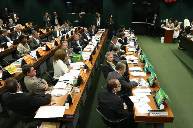 
	Comiss&atilde;o Especial do impeachment na C&acirc;mara dos Deputados: ap&oacute;s aprova&ccedil;&atilde;o de relat&oacute;rio, ele ser&aacute; publicado e pode ser votado em 48 horas.
 (Lula Marques/Agência PT/Fotos Públicas)