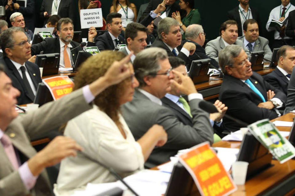 PSOL, PT e PDT votam em separado contra o impeachment