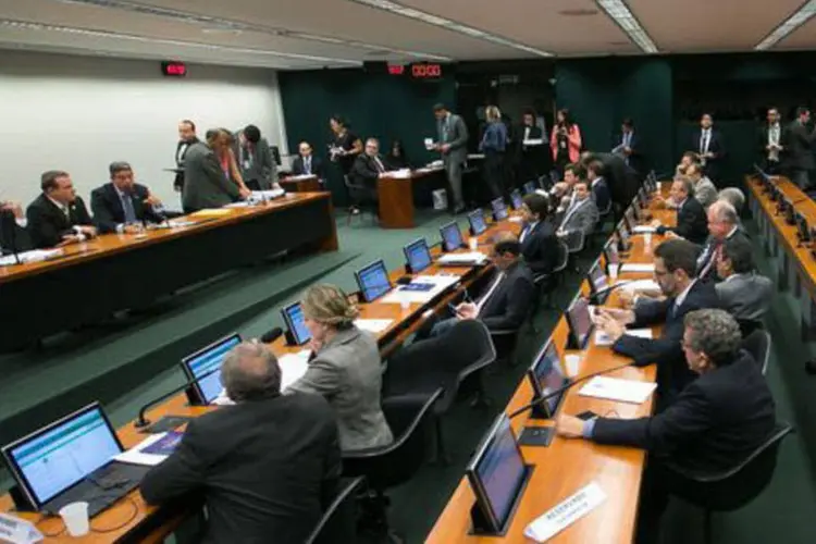 
	Comiss&atilde;o Mista de Or&ccedil;amento: deputado Arthur Lira tenta votar ainda hoje a proposta de altera&ccedil;&atilde;o da meta fiscal
 (Fabio Rodrigues Pozzebom/Agência Brasil)