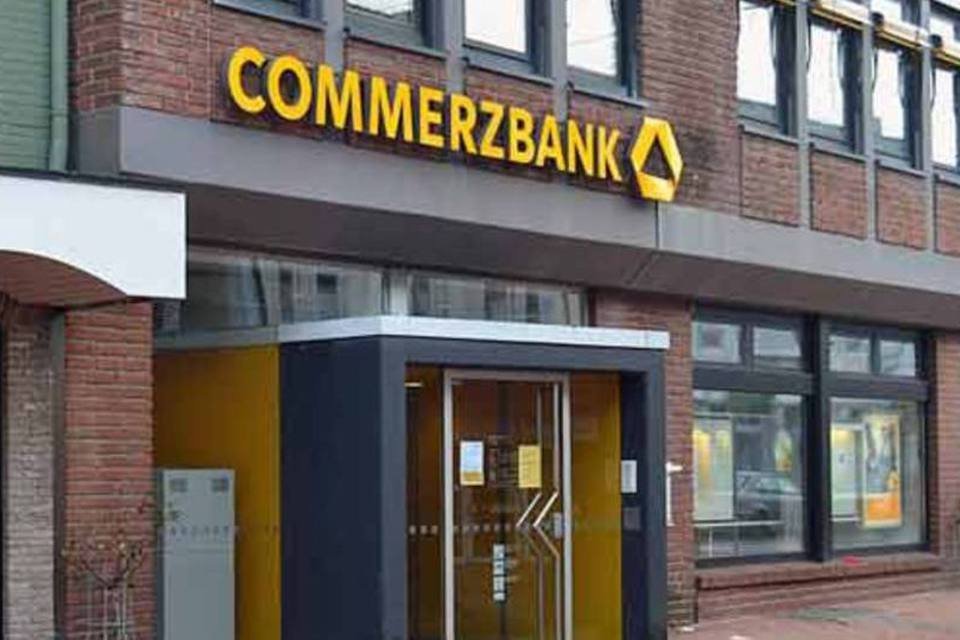 Commerzbank acelera reestruturação e dobra lucro no 2º tri