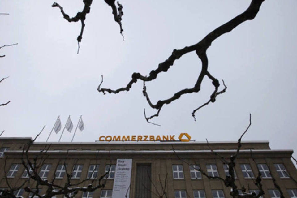 Commerzbank tem prejuízo de quase US$1 bi no 4º trimestre