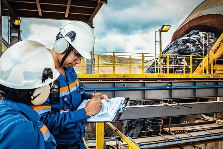 
	Mineroduto da Anglo American: a empresa est&aacute; tentando reduzir seu tamanho para enfrentar a queda dos pre&ccedil;os das mat&eacute;rias primas
 (Divulgação/Exame)