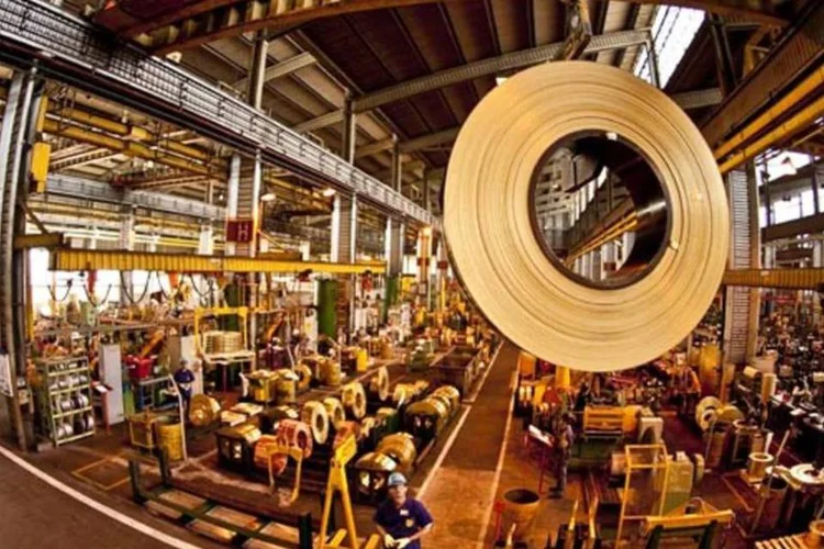 
	F&aacute;brica: Brasil e &Iacute;ndia t&ecirc;m sido afetados pela sa&iacute;da de capital &agrave; medida que os investidores antecipam um fortalecimento das economias desenvolvidas&nbsp;
 (Ricardo Correa/EXAME)