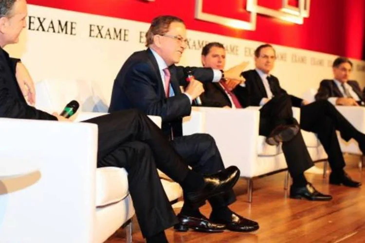 Ministro Pimentel, ex-ministro Luiz Furlan, economistas e empresários participaram de debate sobre competitividade no EXAME Fórum (Alexandre Battibugli/EXAME)