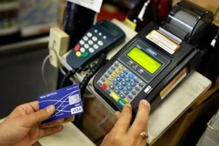 Problemas com cartões de crédito lideraram as queixas referentes ao setor financeiro (.)