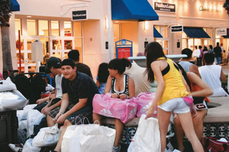 
	Brasileiros em Miami (EUA): recess&atilde;o resulta em menos &quot;terapia das compras&quot;
 (Bia Parreiras / VOCÊ S/A)