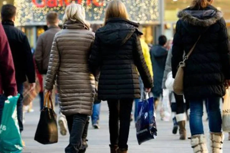 
	Compras: pr&oacute;xima semana deve ter &uacute;ltima grande promo&ccedil;&atilde;o de 2014
 (Sebastian Kahnert/AFP)