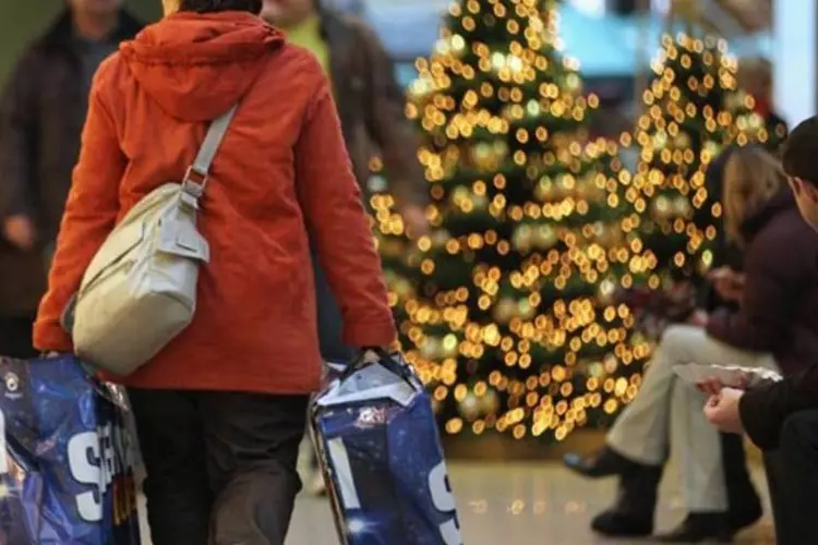 Compras de Natal: estoques elevados e expectativas mais modestas de vendas estão fazendo varejistas segurarem os pedidos (Sean Gallup/Getty Images)