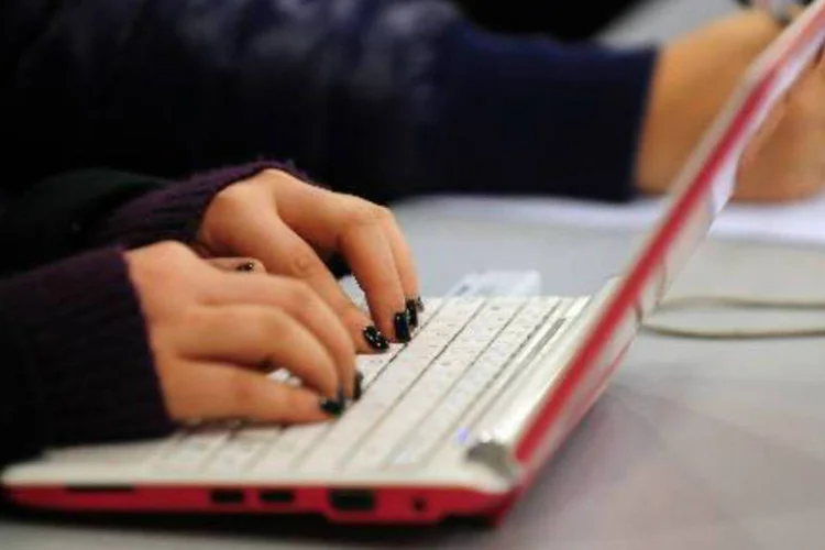 
	Computador: pol&iacute;cia precisa de mais an&aacute;lise de dados e de programas modernos de vasculhamento para monitorar sites de redes sociais
 (AFP)
