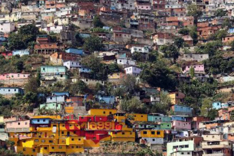 
	Vista geral de uma comunidade em Caracas, na Venezuela: pode haver apag&otilde;es na maior cidade da Venezuela
 (Juan Barreto/AFP)