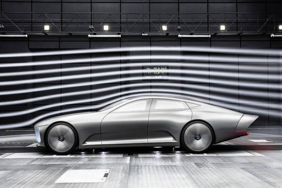 Carro da Mercedes-Benz muda de design em altas velocidades