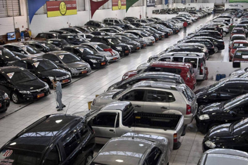 Vendas de automóveis em março caem 5,5% ante 2012