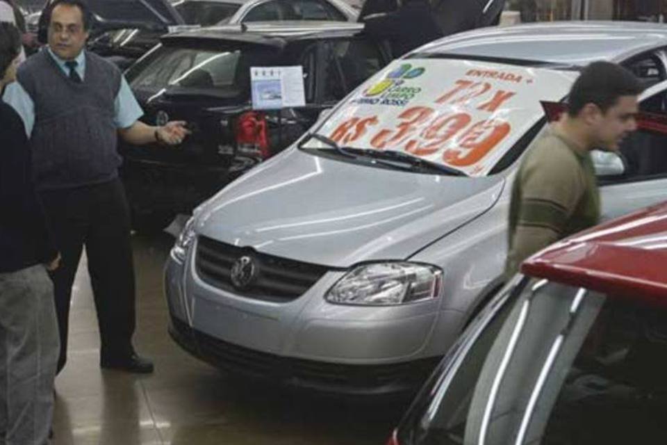 Venda de carros e comerciais leves sobe 12% em maio