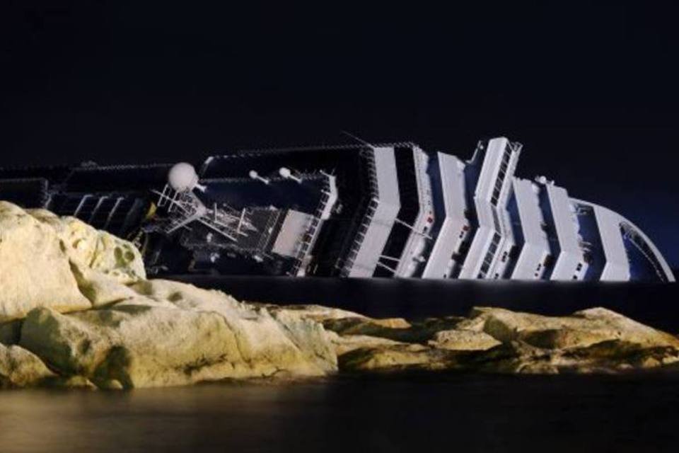 Balanço do Costa Concordia força suspensão da busca por desaparecidos