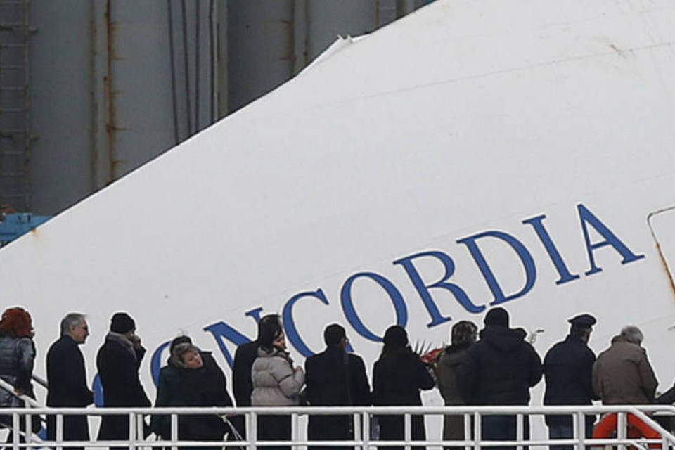 Famílias relembram um ano de naufrágio do Costa Concordia