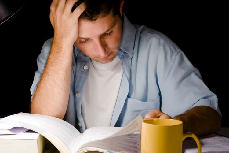 concurseiro estudando (Thinkstock/OcusFocus)