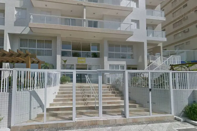 Condomínio Solaris: a OAS teria oferecido um apartamento triplex nesse prédio como propina a Lula (Reprodução Google Street View/Reprodução)