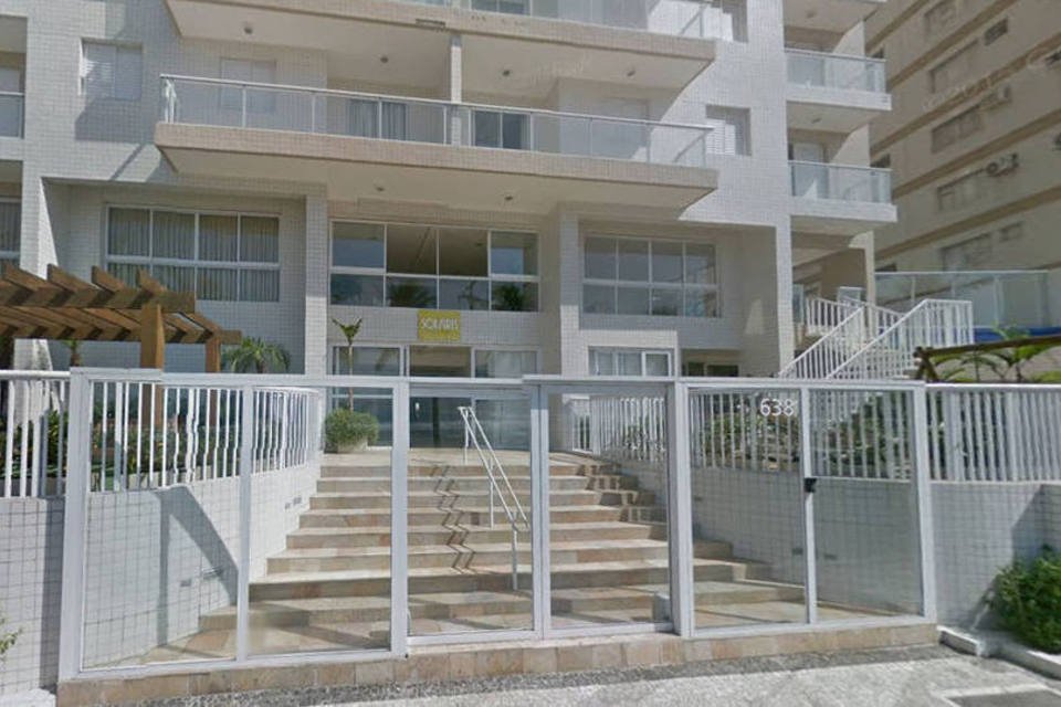 Condomínio Solaris: a OAS teria oferecido um apartamento triplex nesse prédio como propina a Lula (Reprodução Google Street View/Reprodução)