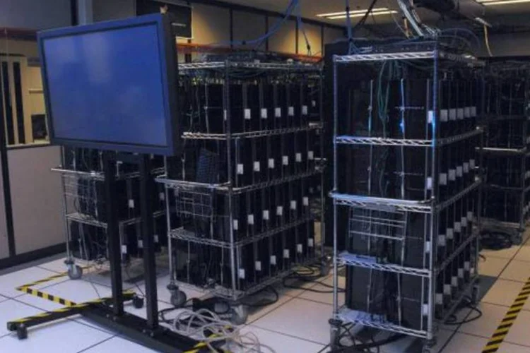 Equipamento usa ainda 168 unidades de processamento gráfico e 84 servidores de coordenação (Divulgação/Departamento de Defesa dos EUA)
