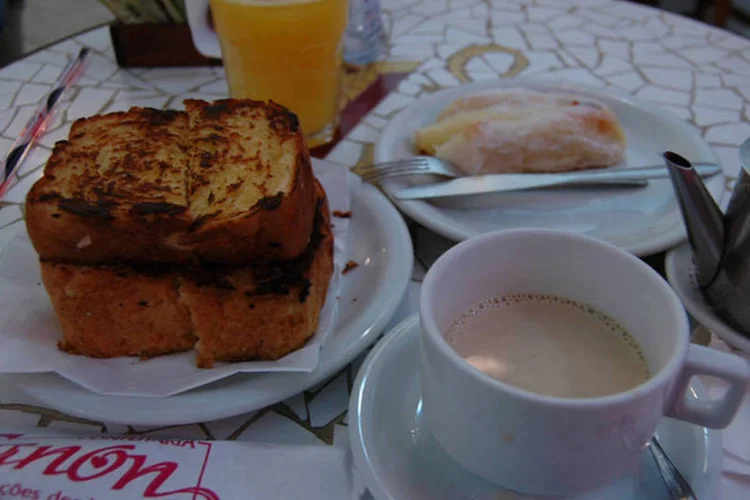 Café da manha é servido na Confeitaria Manon, no centro do Rio de Janeiro (Monica Kaneko/Flickr/Creative Commons)