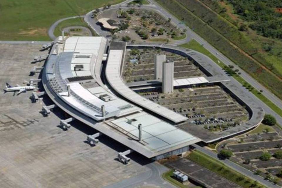 Após pouso de emergência, aeroporto de Confins fica fechado