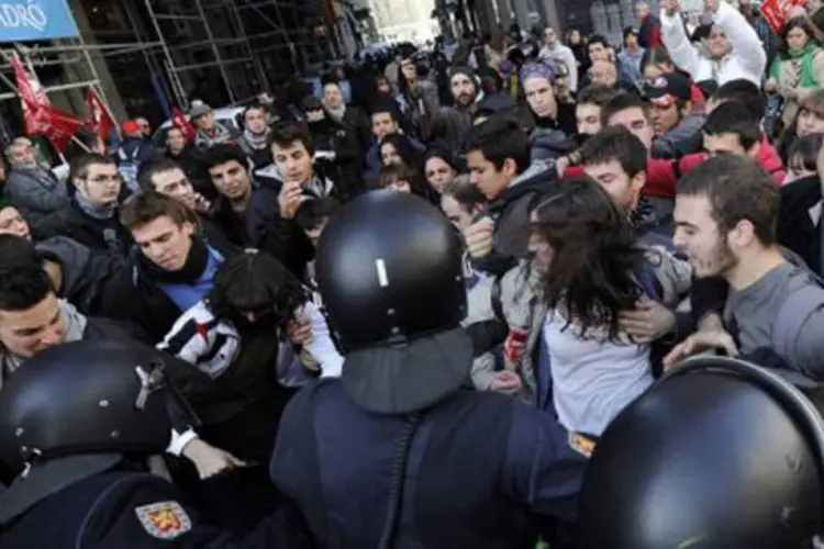 Confronto entre polícia e manifestantes em Madri: o governo mobilizou um grande aparato de segurança
 (Dominique Faget/AFP)