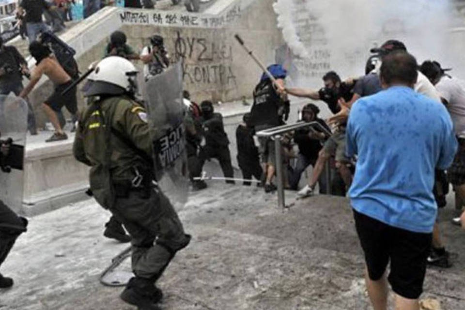 Grécia mostra preocupação por agressões a parlamentares