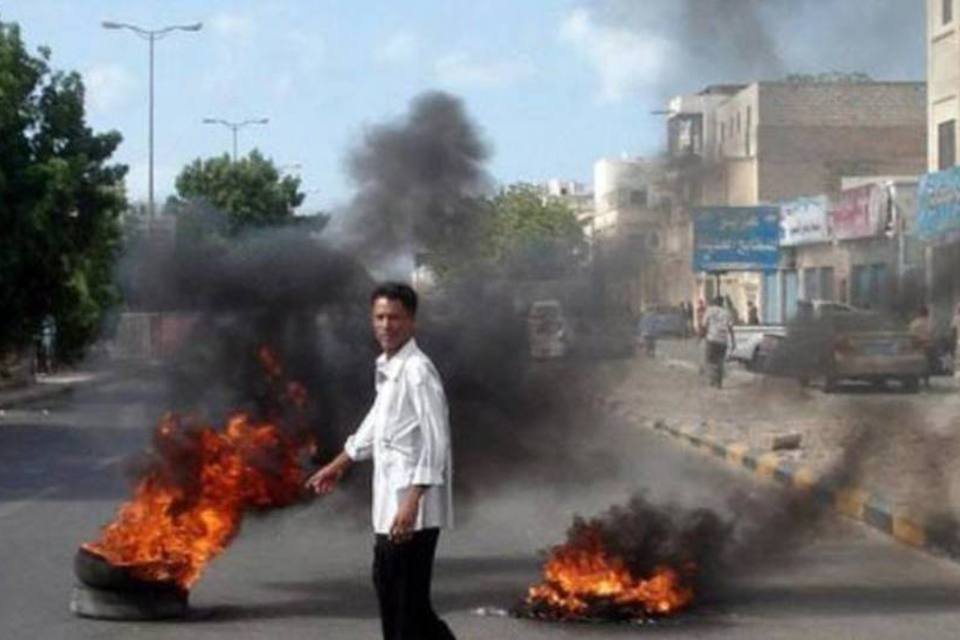 Presidente do Iêmen fica levemente ferido em ataque