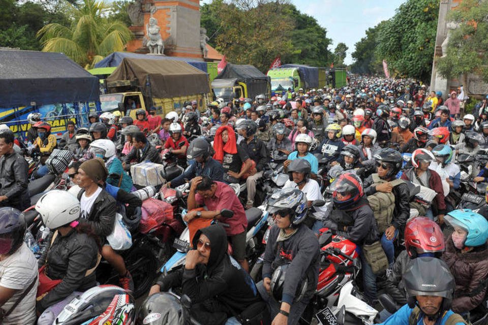 Congestionamento de três dias deixa 12 mortos na Indonésia
