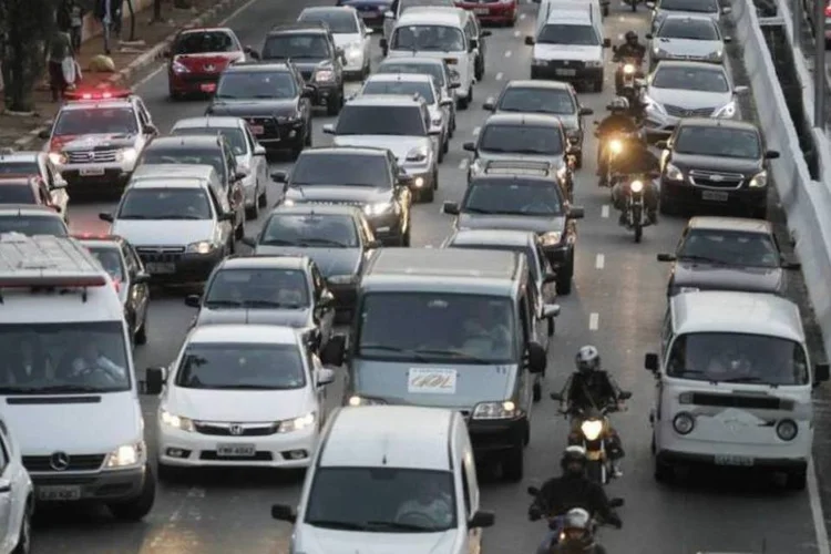 
	Congestionamento: tr&aacute;fego segue congestionado tamb&eacute;m na Rodovia dos Imigrantes em dire&ccedil;&atilde;o ao litoral, do km 38 ao km 49 e do km 63 ao km 65
 (Oswaldo Corneti/Fotos Públicas)