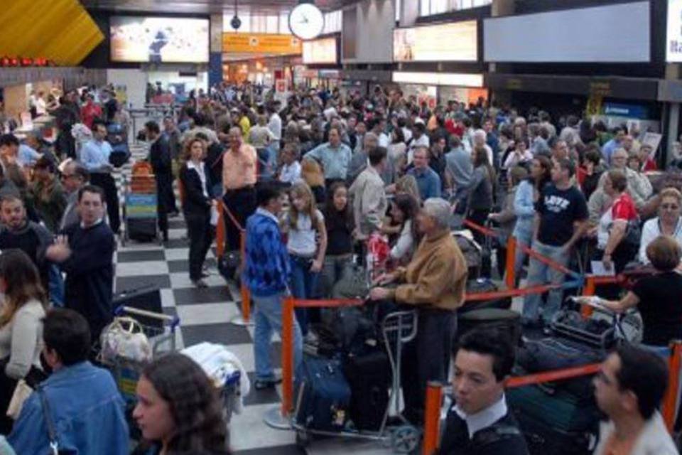 Agências reagem à decisão do governo de comprar passagens