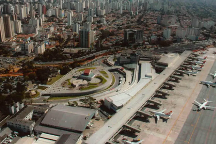 
	Aeroporto de Congonhas: no in&iacute;cio desta semana, por exemplo, foi dado in&iacute;cio &agrave; obra de troca do forro met&aacute;lico no setor de check-in da ala norte
 (Infraero)