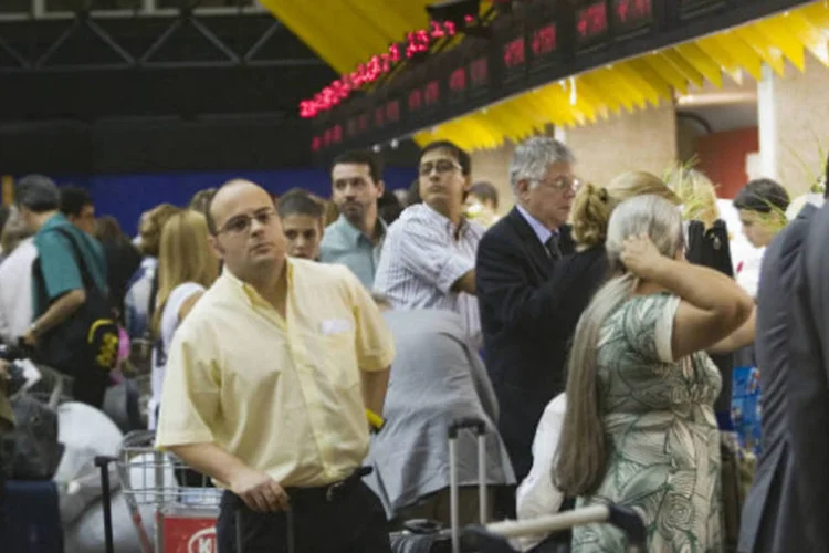 
	Fila de passageiros em Congonhas: grupo de chilenos atuava em aeroportos e feiras de neg&oacute;cios
 (Marcos Issa/Bloomberg News)