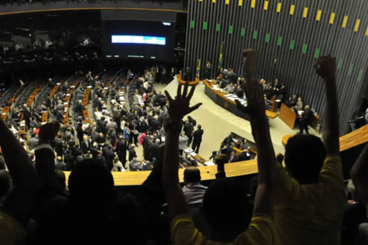 Manifestantes nas galerias do plenário durante a sessão de votação dos vetos da (PLS 98/2002), que trata da criação de municípios (Luis Macedo/Câmara dos Deputados)