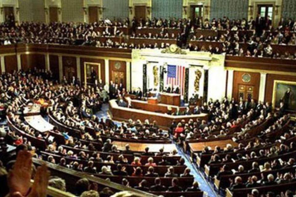 Senado dos EUA cancela feriado para debater dívida
