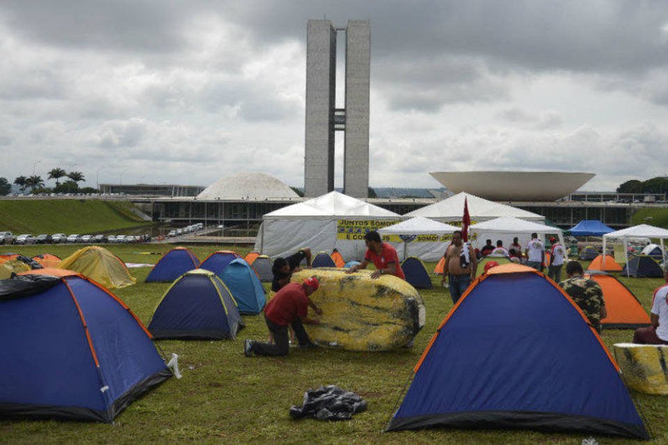 Acampante do Congresso promete "carnificina" se retirado