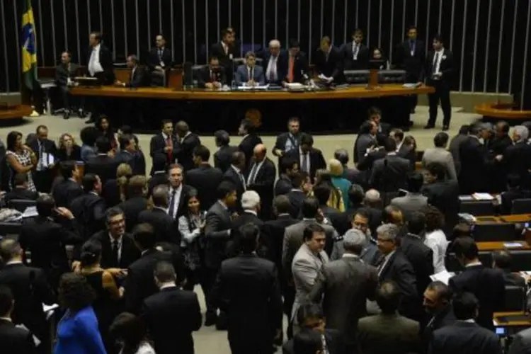 O relator-geral da proposta orçamentária de 2015, senador Romero Jucá, preside sessão do Congresso Nacional destinada a votar o Orçamento da União de 2015 (Fabio Rodrigues Pozzebom/Agência Brasil)