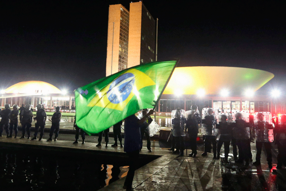 Bombeiros registram 15 ocorrências em protesto no Congresso