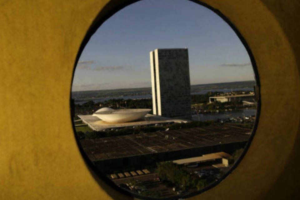 Congresso mantém veto de Dilma a financiamento empresarial
