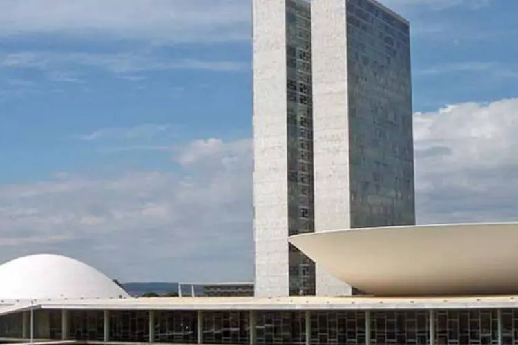 Líderes da oposição criticam versão final do orçamento do governo Dilma (Arquivo/Wikimedia Commons)