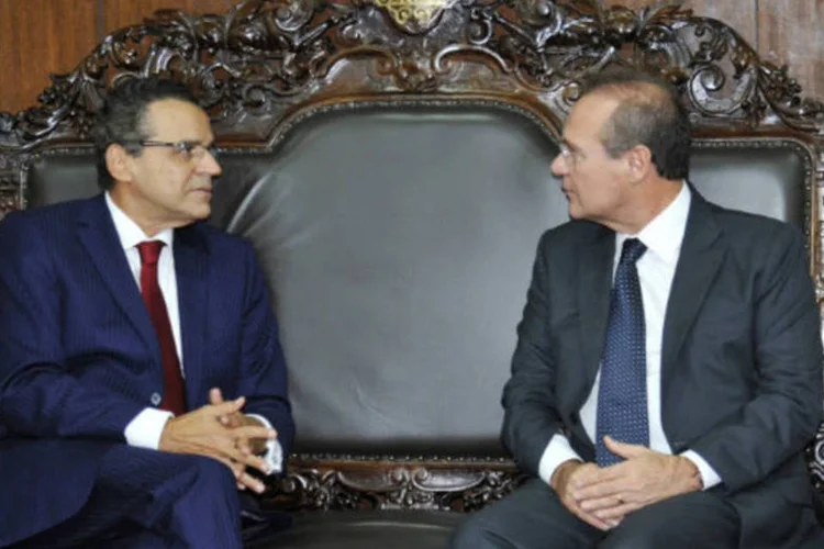 
	O presidente do Senado, Renan Calheiros se re&uacute;ne com o presidente da C&acirc;mara, Henrique Eduardo Alves, para ajustar calend&aacute;rio de vota&ccedil;&atilde;o do Or&ccedil;amento 2013 da Uni&atilde;o
 (Fabio Rodrigues Pozzebom/ABr)